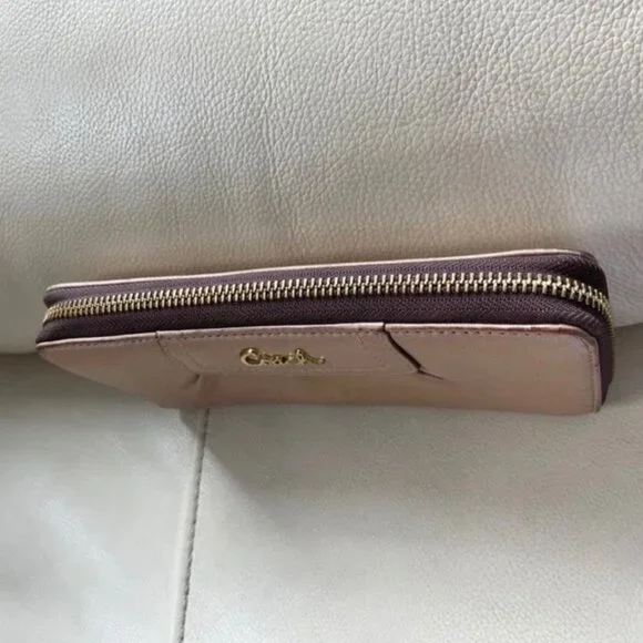 Coach shimmery gold pleated zippered wallet clutch for cards, bills & change - Picture 4 of 5